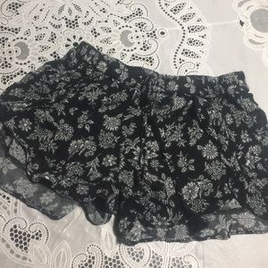 Black and white patterned casual shorts